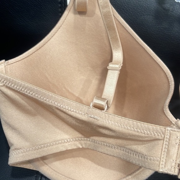 Bras - Picture 5 of 10